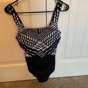 Reebok Women's Swimwear Sport Fashion Scoop Neckline One Piece Swimsuit